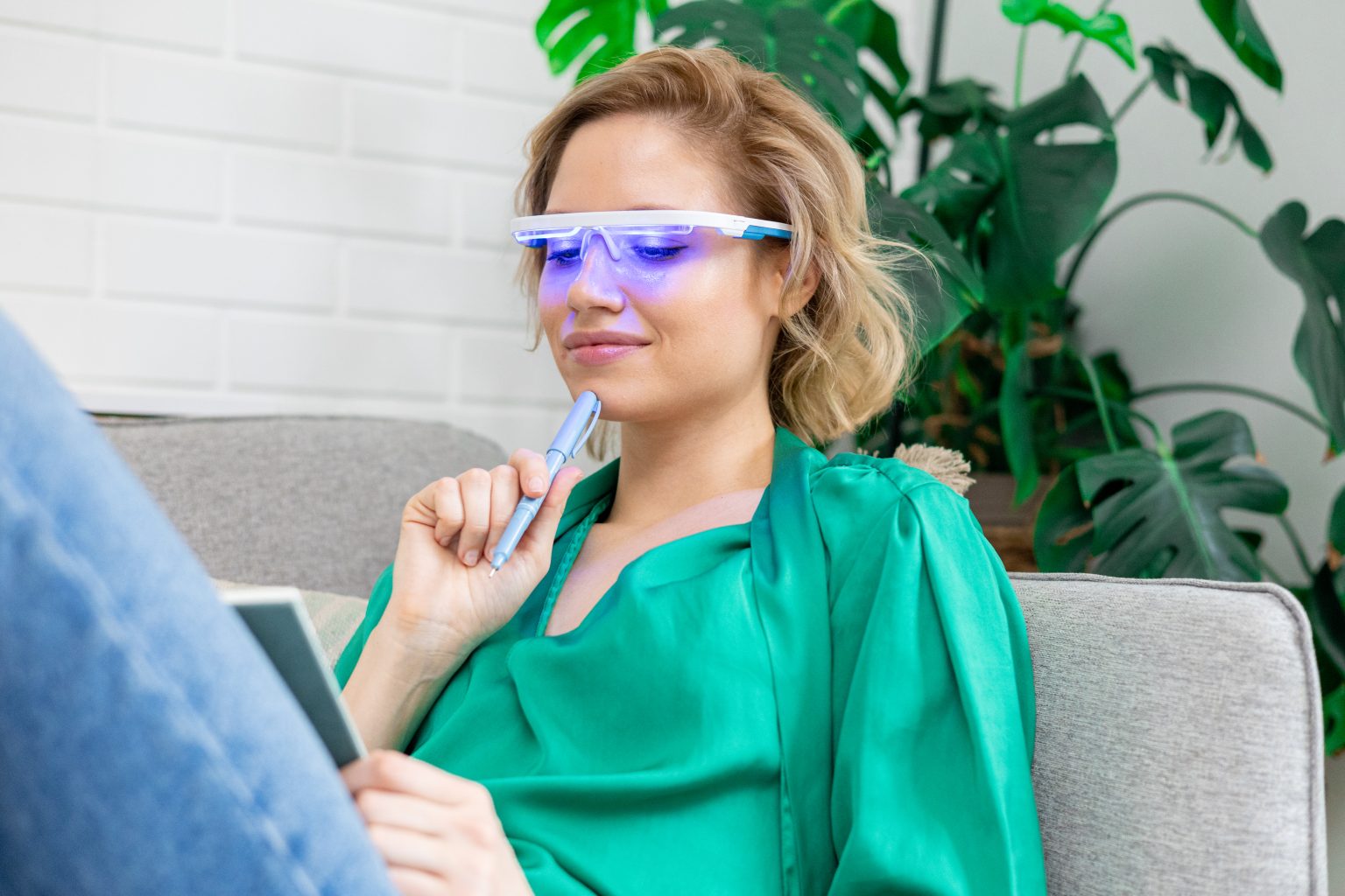 What Type of Light Therapy Glasses Should I Choose?