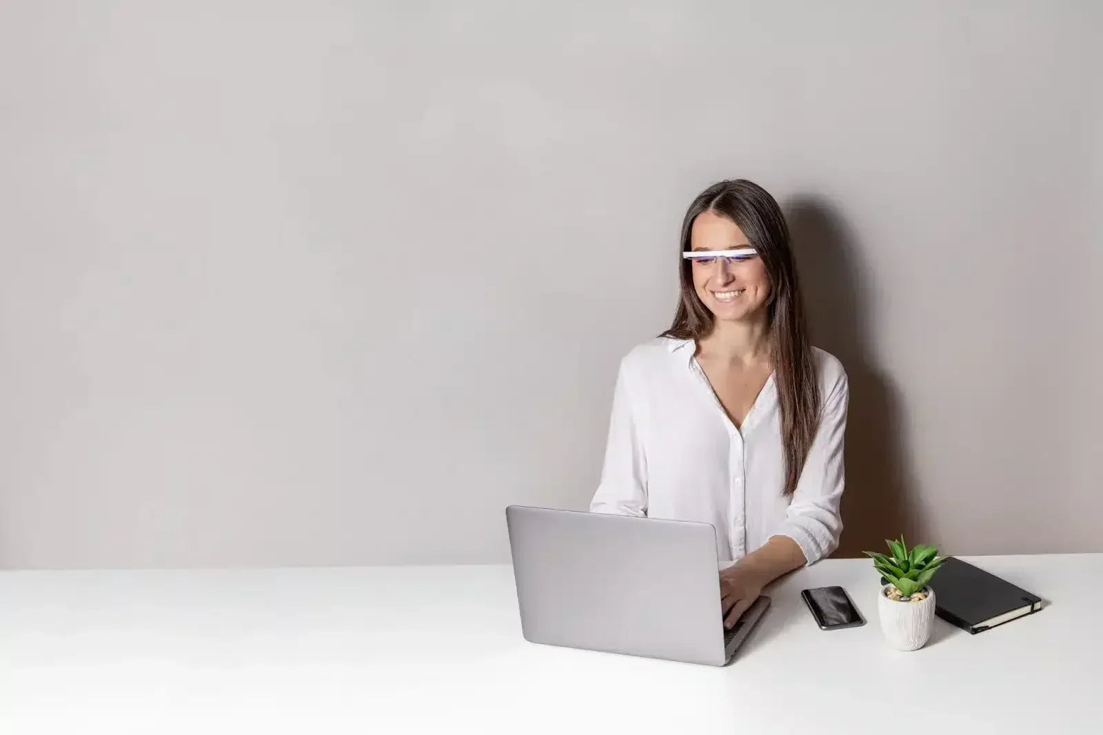 Light Therapy Visors for Seasonal Affective Disorder: Benefits & Research