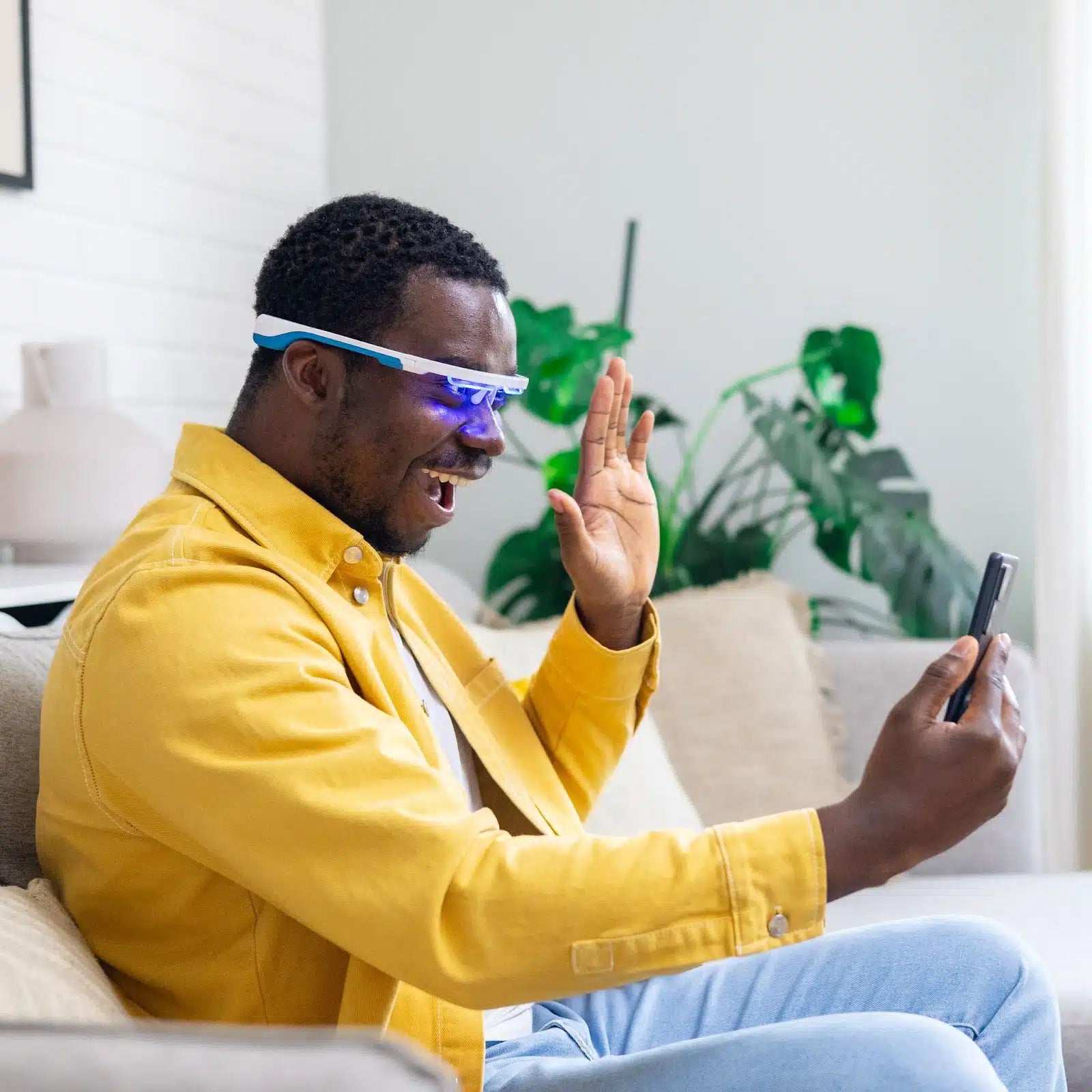 How to Use Light Therapy Glasses at Home